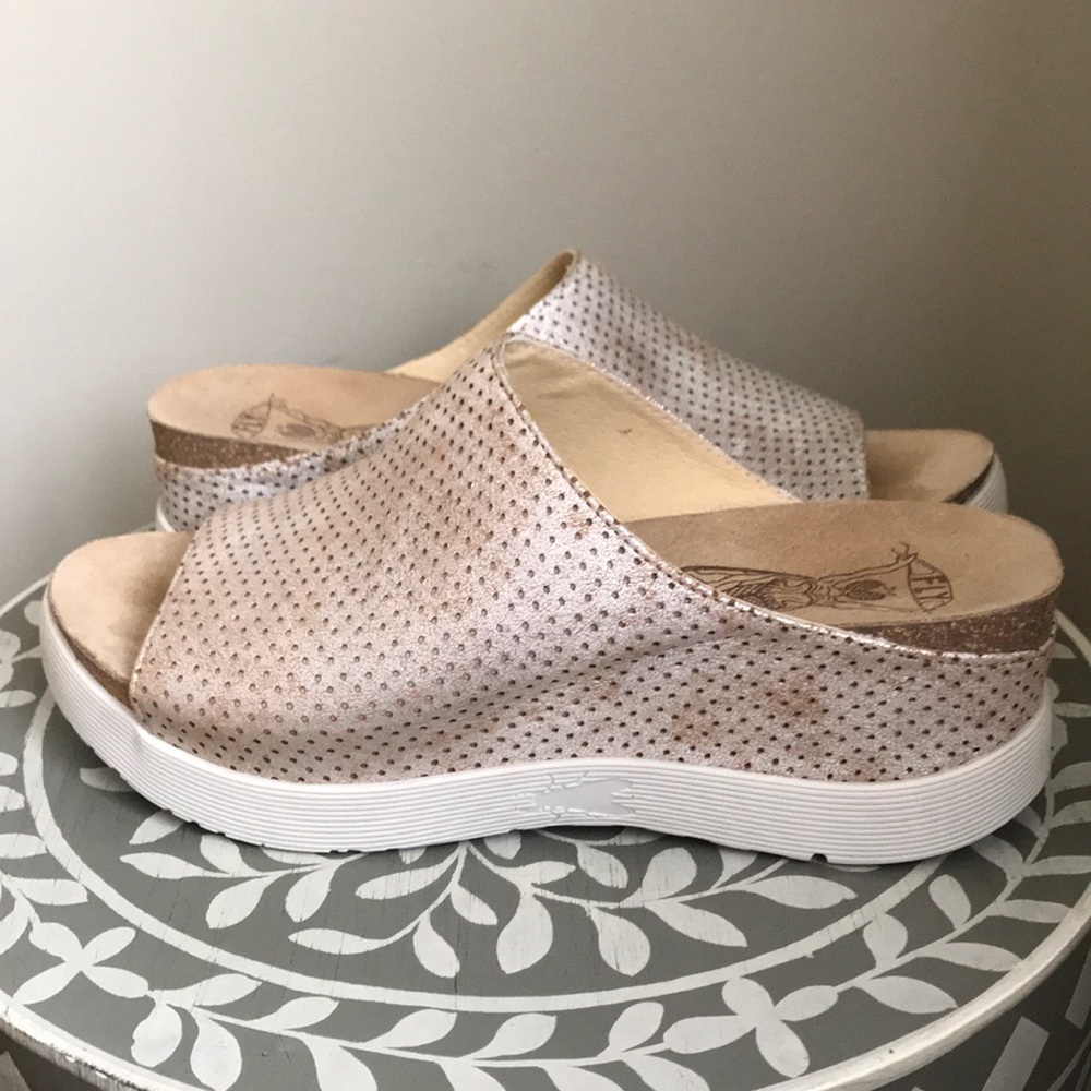 Fly London Gold Perforated Leather Slide sz 41
